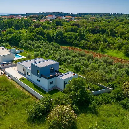 Vivre Villa *